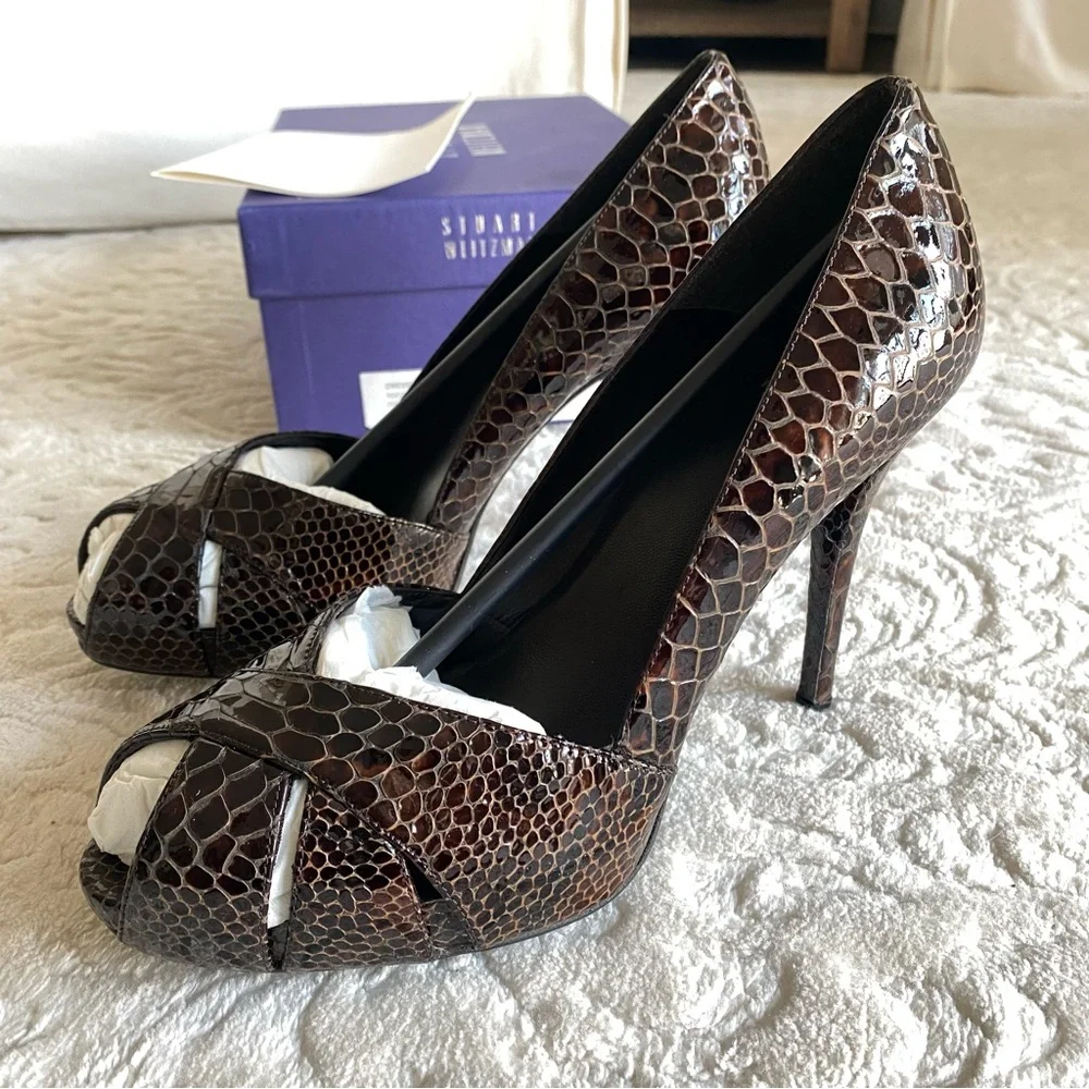 Stuart Weitzman Dresser Pump - Picture 5 of 8